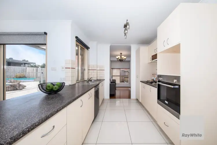 Sixth view of Homely house listing, 2 Saronvale Crescent, Hillside VIC 3037