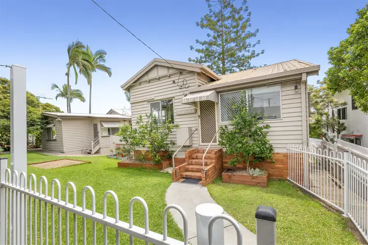 17 Bramston Terrace, Herston QLD 4006