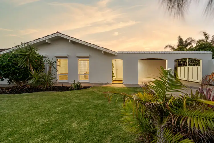 33 Ashburton Avenue, West Lakes Shore SA 5020
