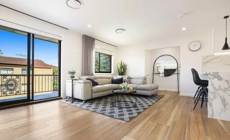 Main view of Homely unit listing, 10/27 Armrick Avenue, Broadbeach QLD 4218