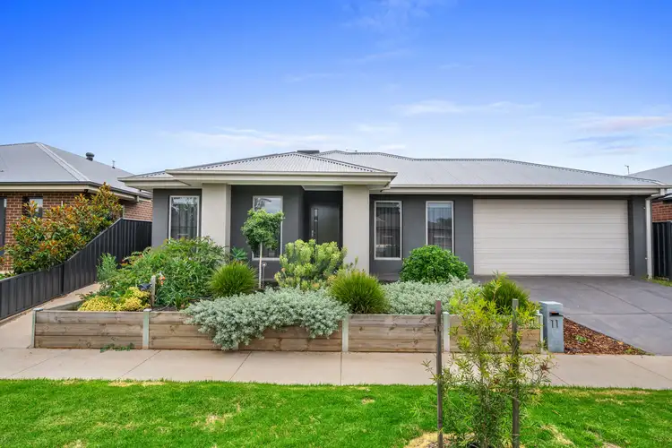 11 Priest Street, White Hills VIC 3550