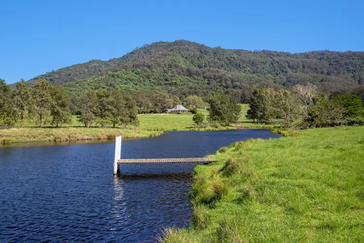 11 Grahams Road, Meroo Meadow NSW 2540
