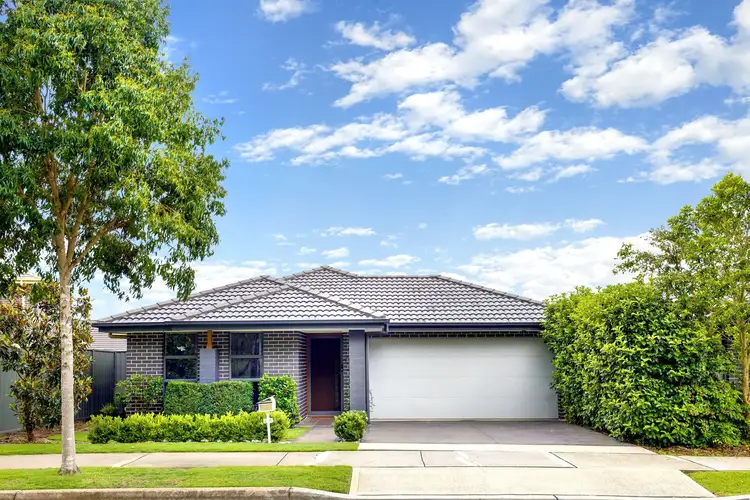 28 Jubilee Drive, Jordan Springs NSW 2747