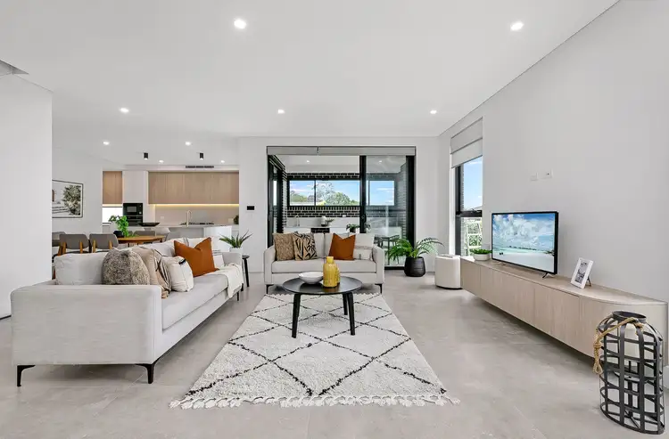 15 Flinders Road, Georges Hall NSW 2198