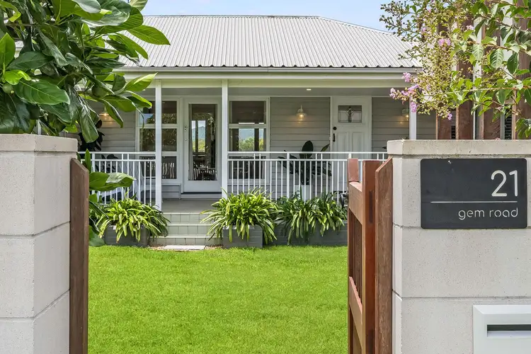 21 Gem Road, Kenmore QLD 4069