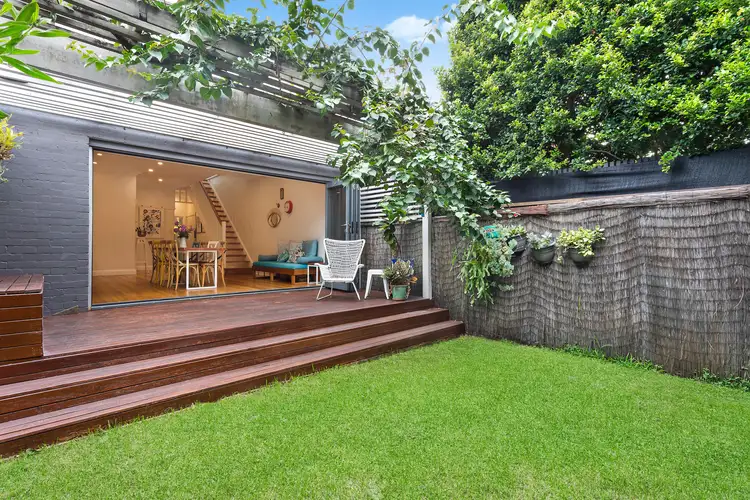 6 Ravenswood Avenue