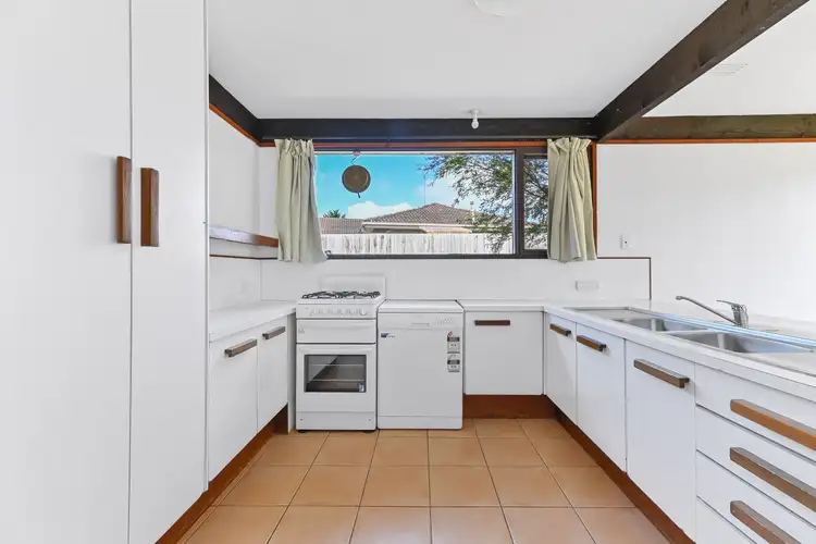 Fifth view of Homely house listing, 2 Como Court, Mount Waverley VIC 3149