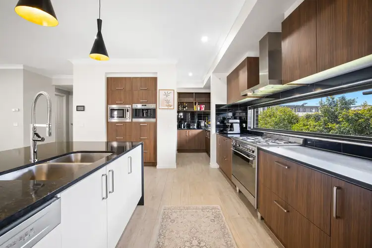 Fifth view of Homely house listing, 16 Orinoco Chase, Werribee VIC 3030