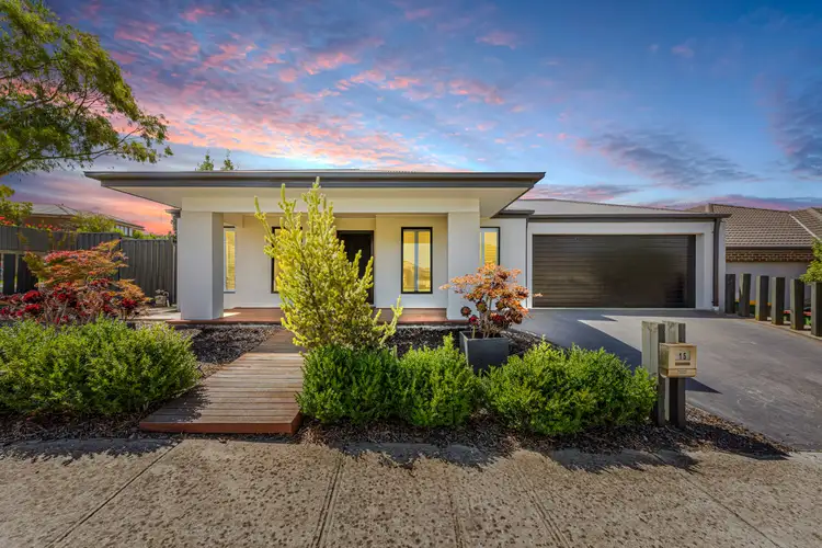 15 Corymbia Promenade, Pakenham VIC 3810