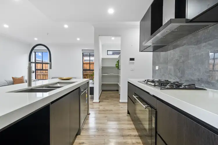6 Samuel Road, Weir Views VIC 3338