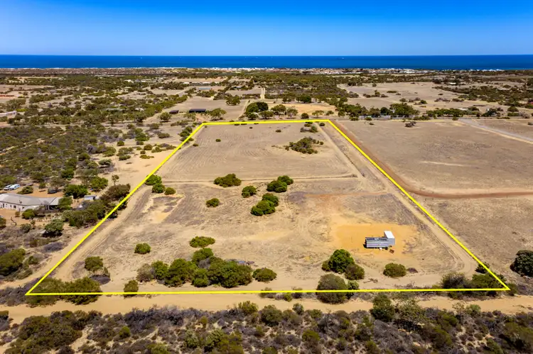428 Hall Road, Waggrakine WA 6530