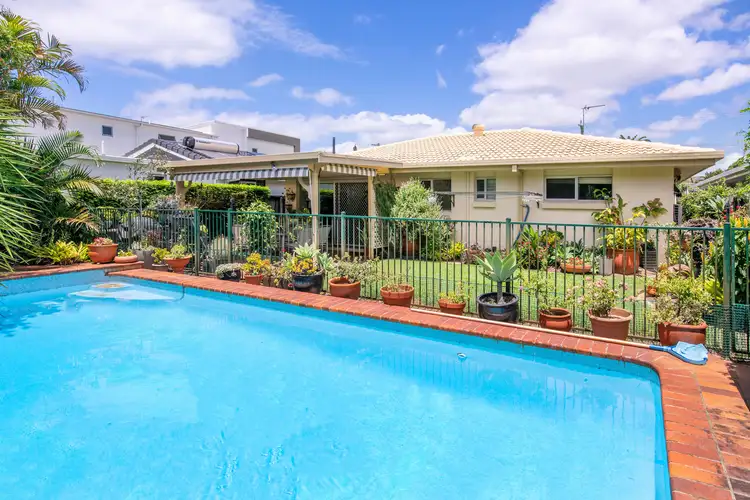 15 Salerno Street, Isle of Capri QLD 4217