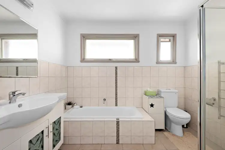 Sixth view of Homely house listing, 1 Maslen Close, Frankston VIC 3199