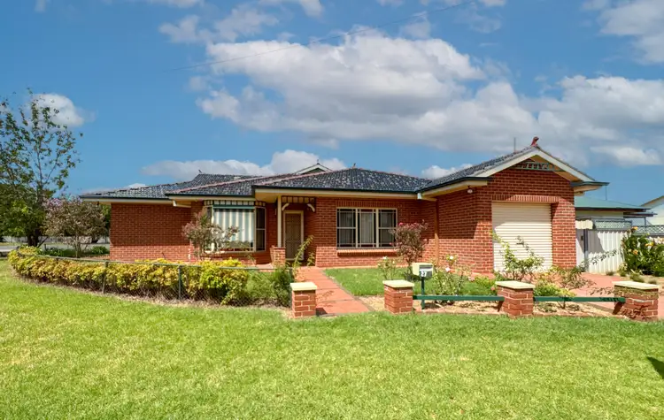 27 Battye Street, Forbes NSW 2871