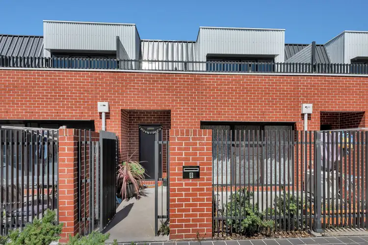 8 Patena Walk, Pakenham VIC 3810