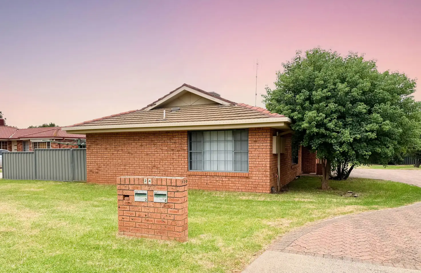 Main view of Homely block of units listing, 2 & 4/24 Ebelina Crescent, Parkes NSW 2870