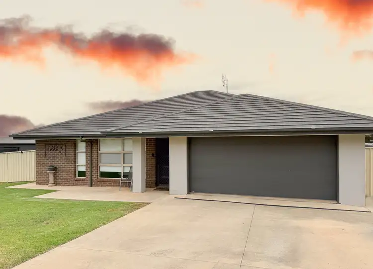 3 Willow Place, Parkes NSW 2870
