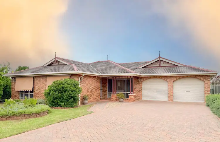 14 Christina Close, Parkes NSW 2870