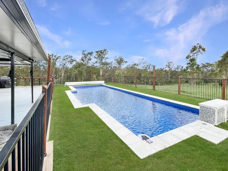 323 Windsor Drive, Mount Hallen QLD 4312