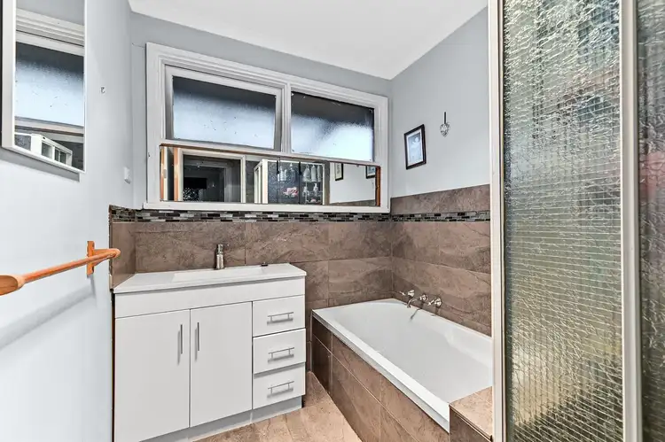 Sixth view of Homely house listing, 10 Ainsleigh Court, Cranbourne VIC 3977