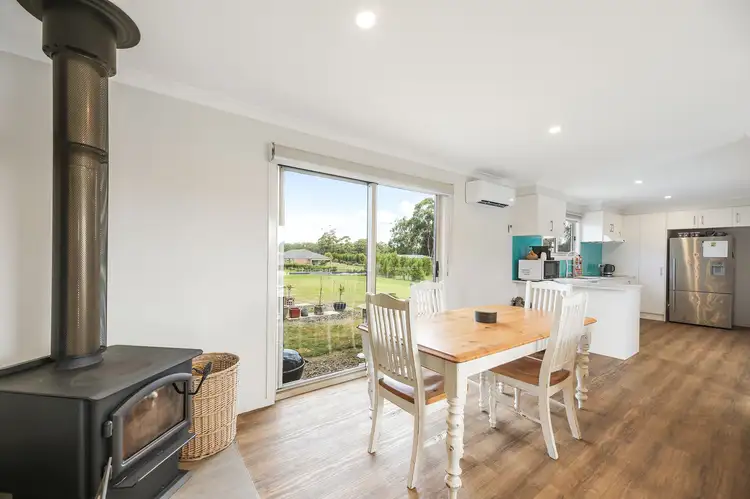 Fourth view of Homely house listing, 10 Amelia Court, Drouin VIC 3818