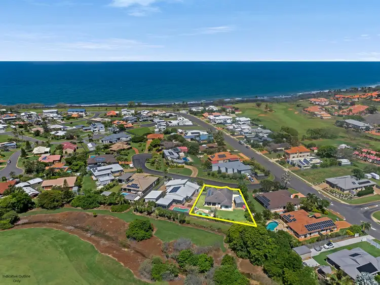 2 Spyglass Hill Court, Coral Cove QLD 4670