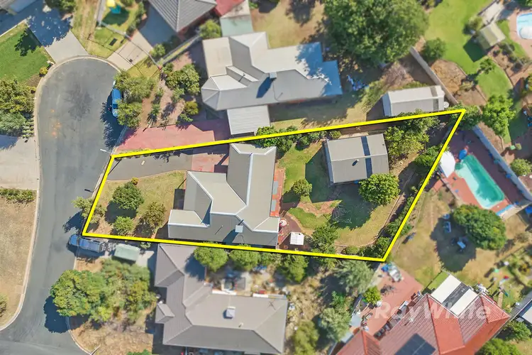 Second view of Homely house listing, 2 Leahy Court, Rochester VIC 3561