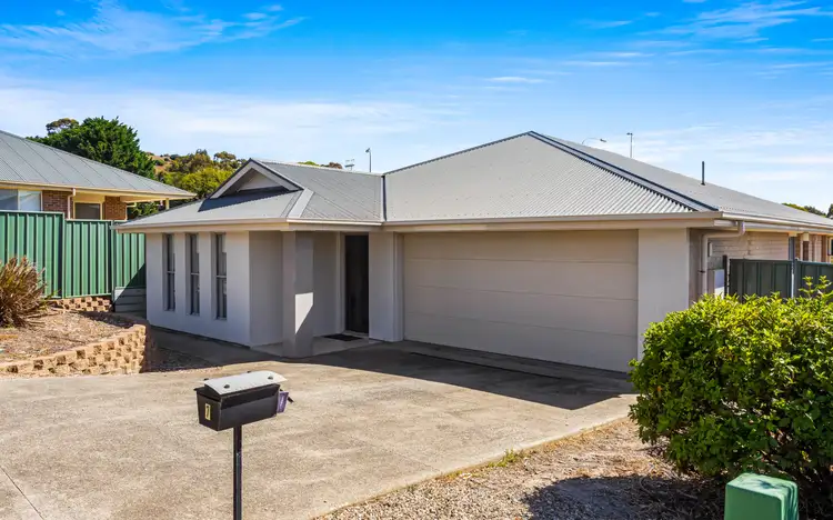 7 Shields Crescent, Encounter Bay SA 5211