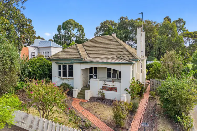 20 Peel Street, Quarry Hill VIC 3550