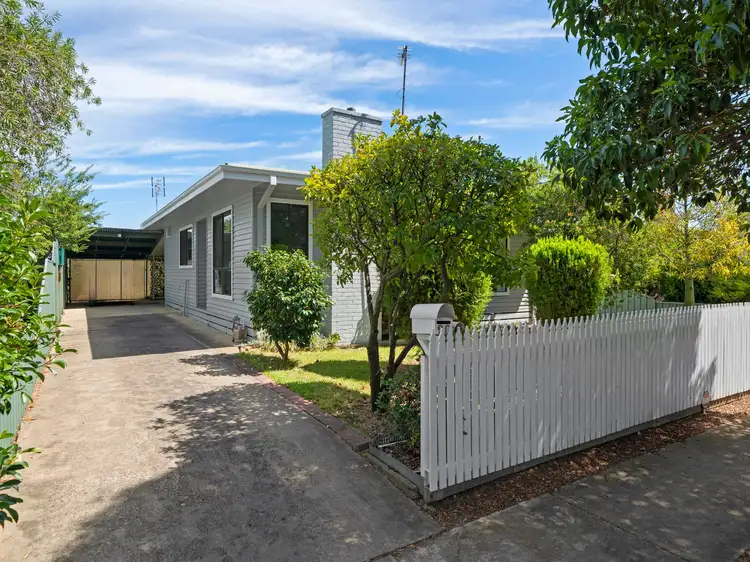 20 Oak Avenue, Benalla VIC 3672