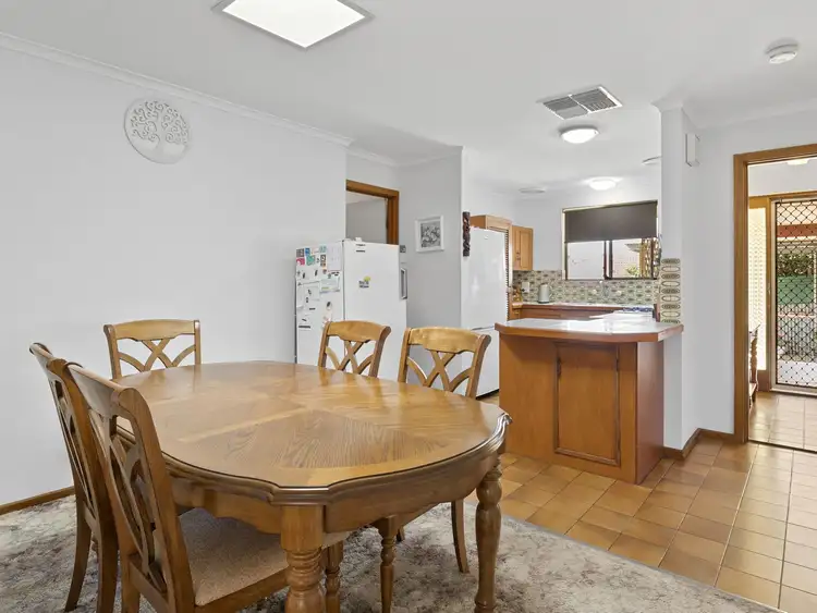 Fifth view of Homely house listing, 32 Suzanne Avenue, Morphett Vale SA 5162