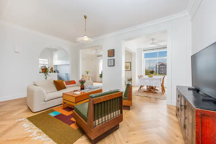 6A Greenknowe Avenue