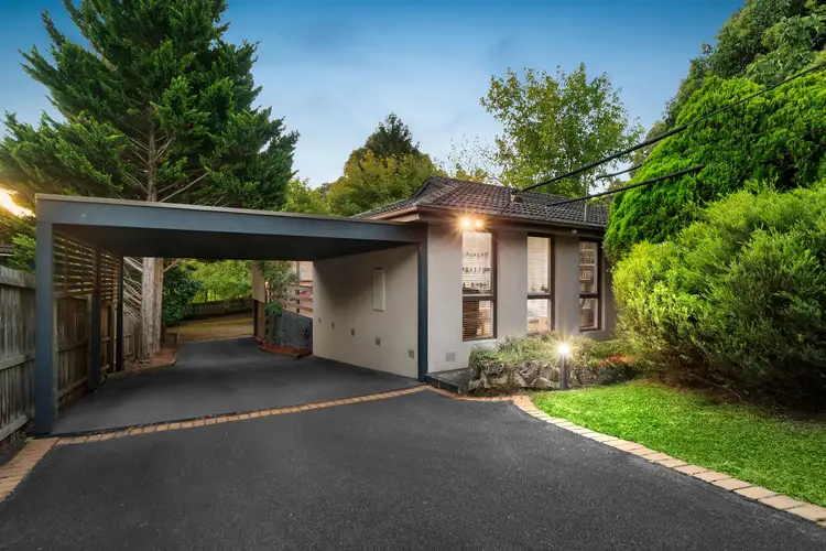 25 Meadowlark Lane, Mooroolbark VIC 3138