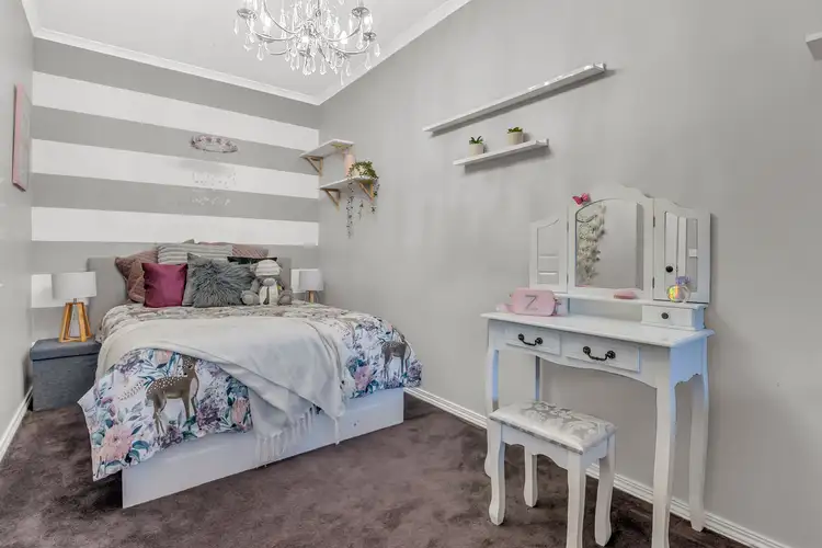 Sixth view of Homely house listing, 5 Deauville Green, Craigieburn VIC 3064