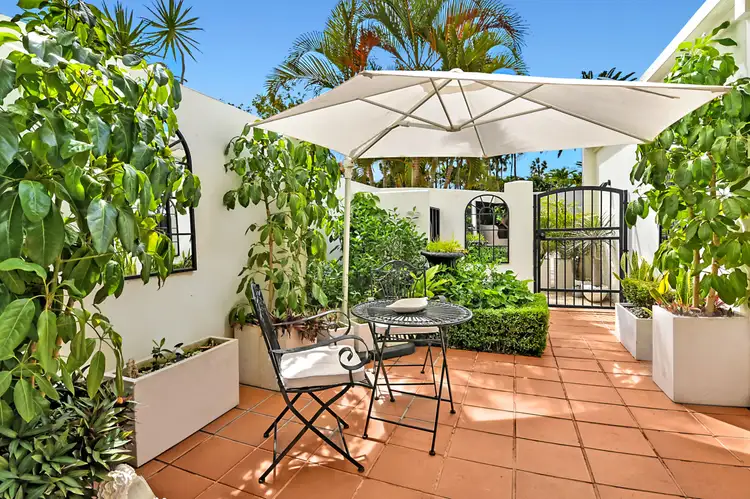 15/100 'Paros' Cotlew Street East, Southport QLD 4215