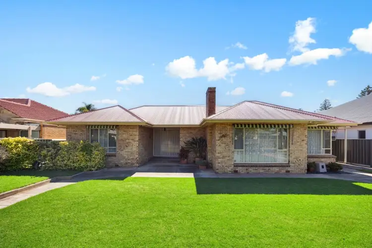 1 Buttrose Street