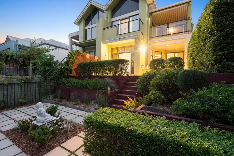 2002/1 The Vistas Drive, Carrara QLD 4211