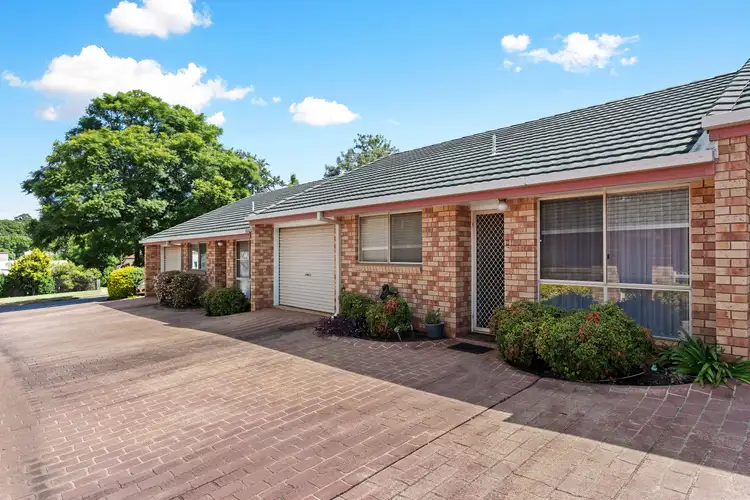2/299 James Street, Newtown QLD 4350