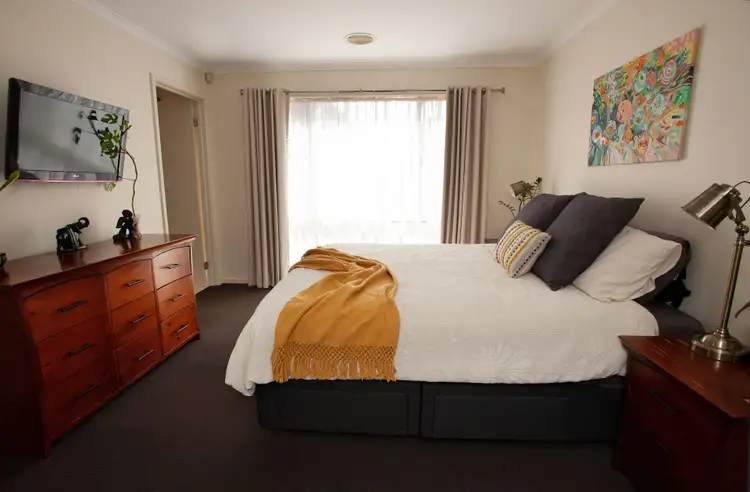 Sixth view of Homely house listing, 8 Miners Rest, Kangaroo Flat VIC 3555