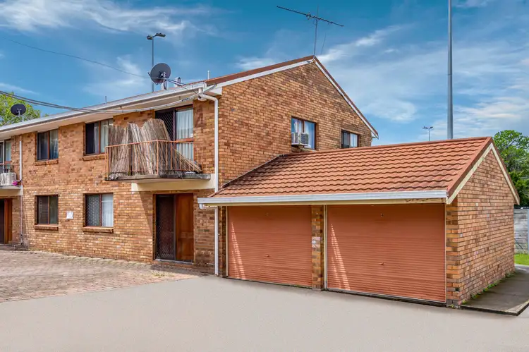 4/6 Cowper Avenue, Eagleby QLD 4207