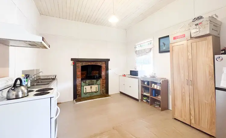 Fifth view of Homely house listing, 'Glenhurst Cottage' 40 Ungarie Street, Ungarie NSW 2669