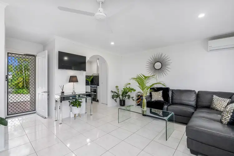 1/16 Skinner Crescent, Urangan QLD 4655