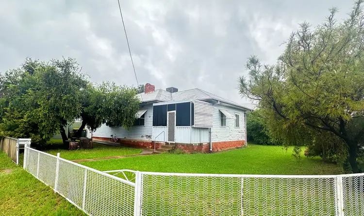 19 Mingelo Street, Peak Hill NSW 2869