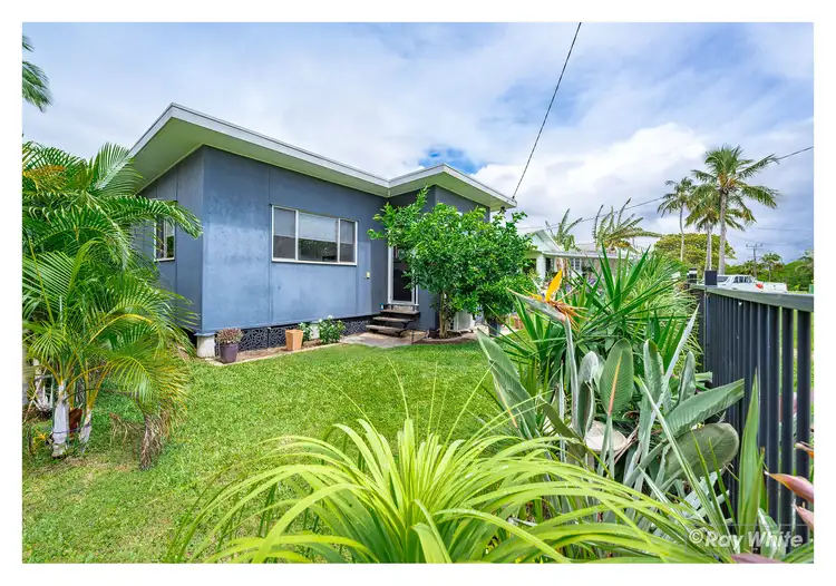 8 Meadow Street, Keppel Sands QLD 4702
