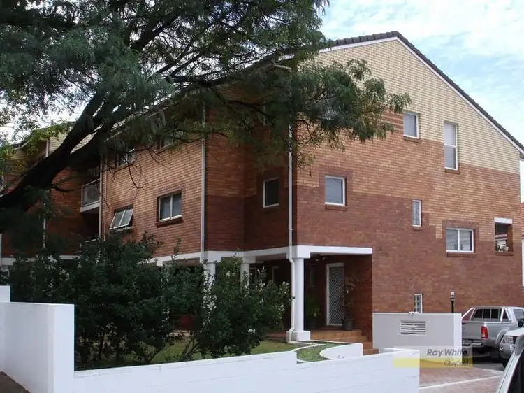 1/28 Rossiter Pde, Hamilton QLD