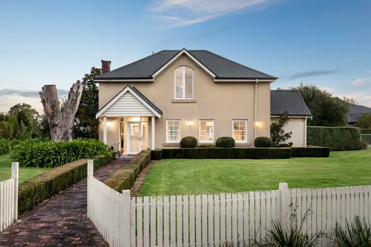 10 Coach House Lane, Beaconsfield VIC 3807