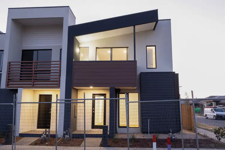 21 Selma Walk, Donnybrook VIC 3064