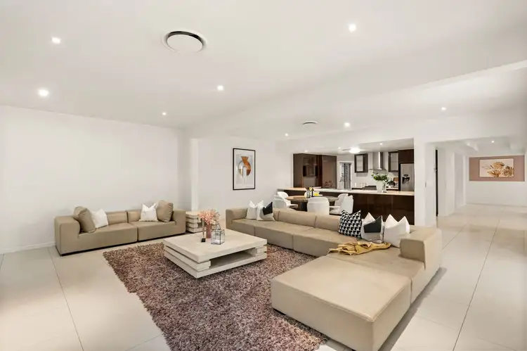 55 Willowleaf Close, Stretton QLD 4116
