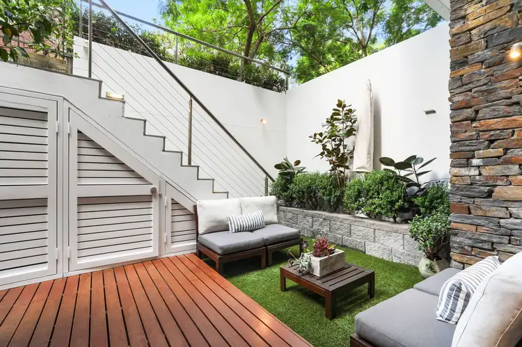 2/8 Greenknowe Avenue, Elizabeth Bay NSW 2011