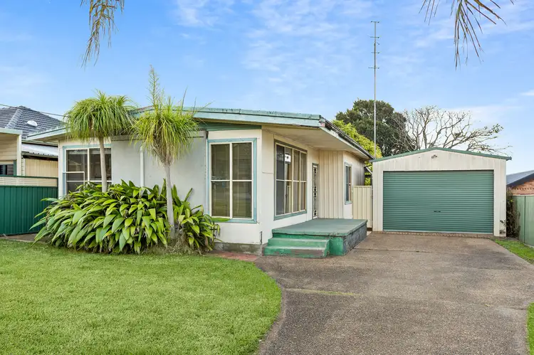 110 Barton Street, Oak Flats NSW 2529